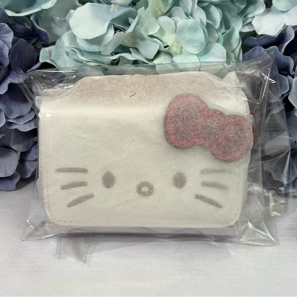 Red and White Hello Kitty Wallet and Coin Purse - Picture 15 of 16
